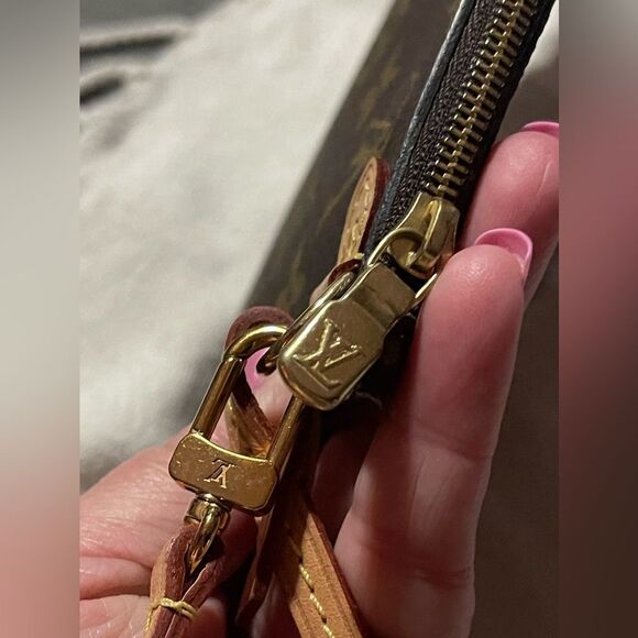 Louis Vuitton Monogram Neverfull MM Pochette - Picture 8 of 9